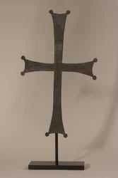 Prozessionskreuz mit eingravierter Inschrift, 10.-12. Jahrhundert n. Chr.